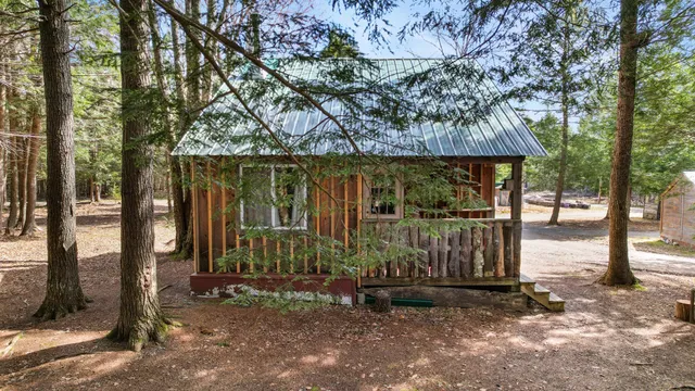 $599,000 | 1 Pioneer Lane, Howland, ME 04448