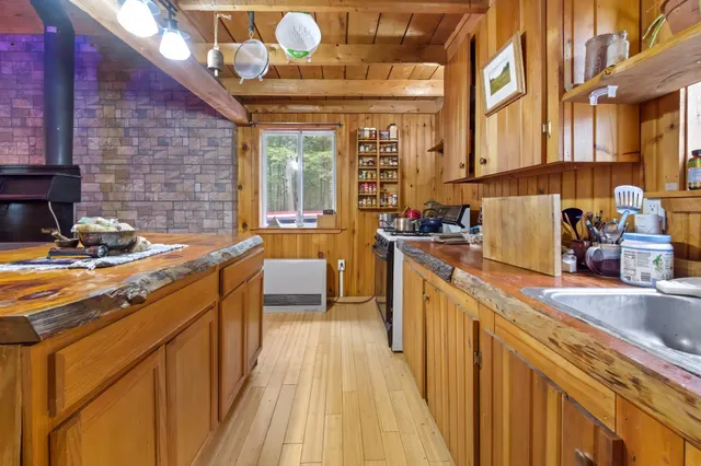 $599,000 | 1 Pioneer Lane, Howland, ME 04448