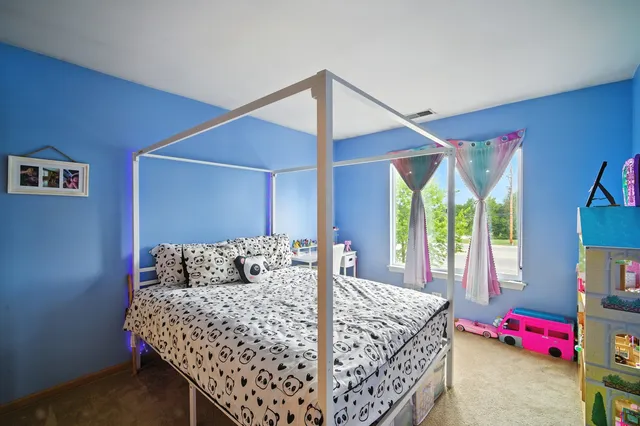 $249,900 | 530 West Kristina Lane, Round Lake, IL 60073