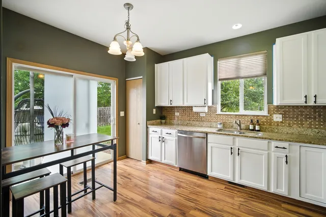 $249,900 | 530 West Kristina Lane, Round Lake, IL 60073