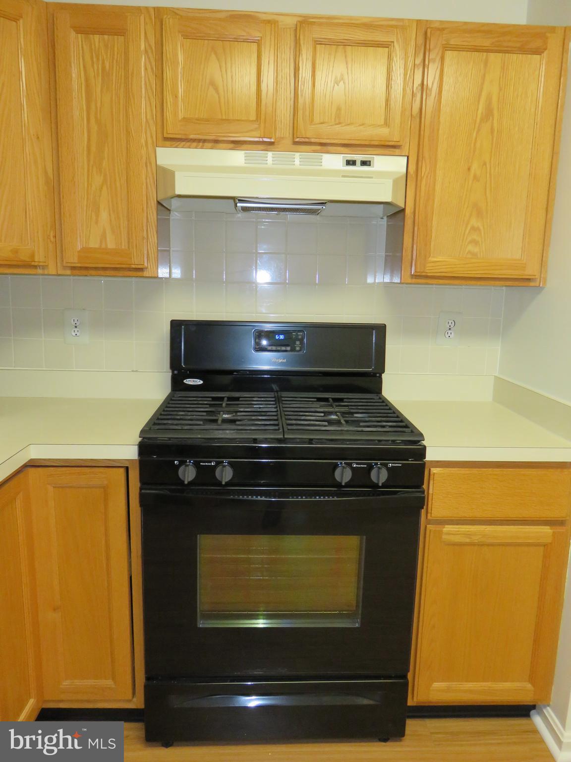 2620 Rigging Drive Annapolis, MD 21401 - Photo 5 of 32 Kitchen with gas stove
