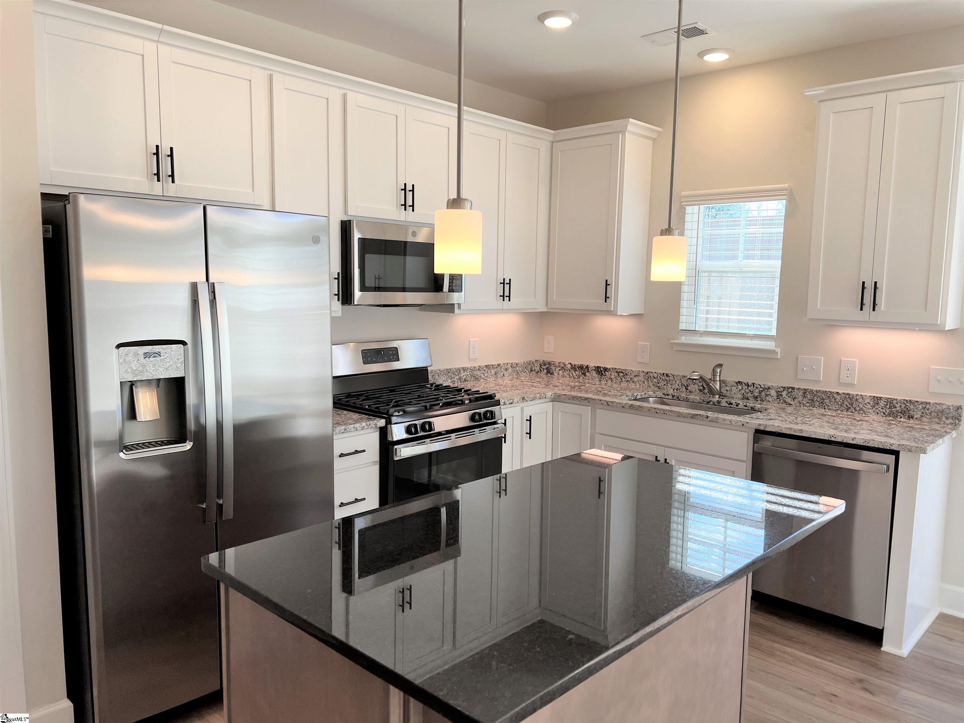 324 Hollenbeck Place Greenville, SC 29607 - Photo 3 of 23