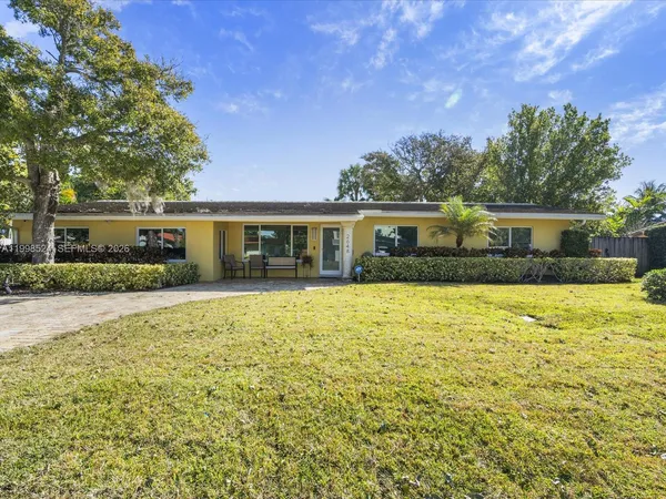 $8,500 | 2648 Northeast 26th Avenue, Fort Lauderdale, FL 33306