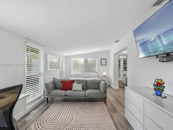 $8,500 | 2648 Northeast 26th Avenue, Fort Lauderdale, FL 33306