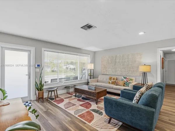 $8,500 | 2648 Northeast 26th Avenue, Fort Lauderdale, FL 33306