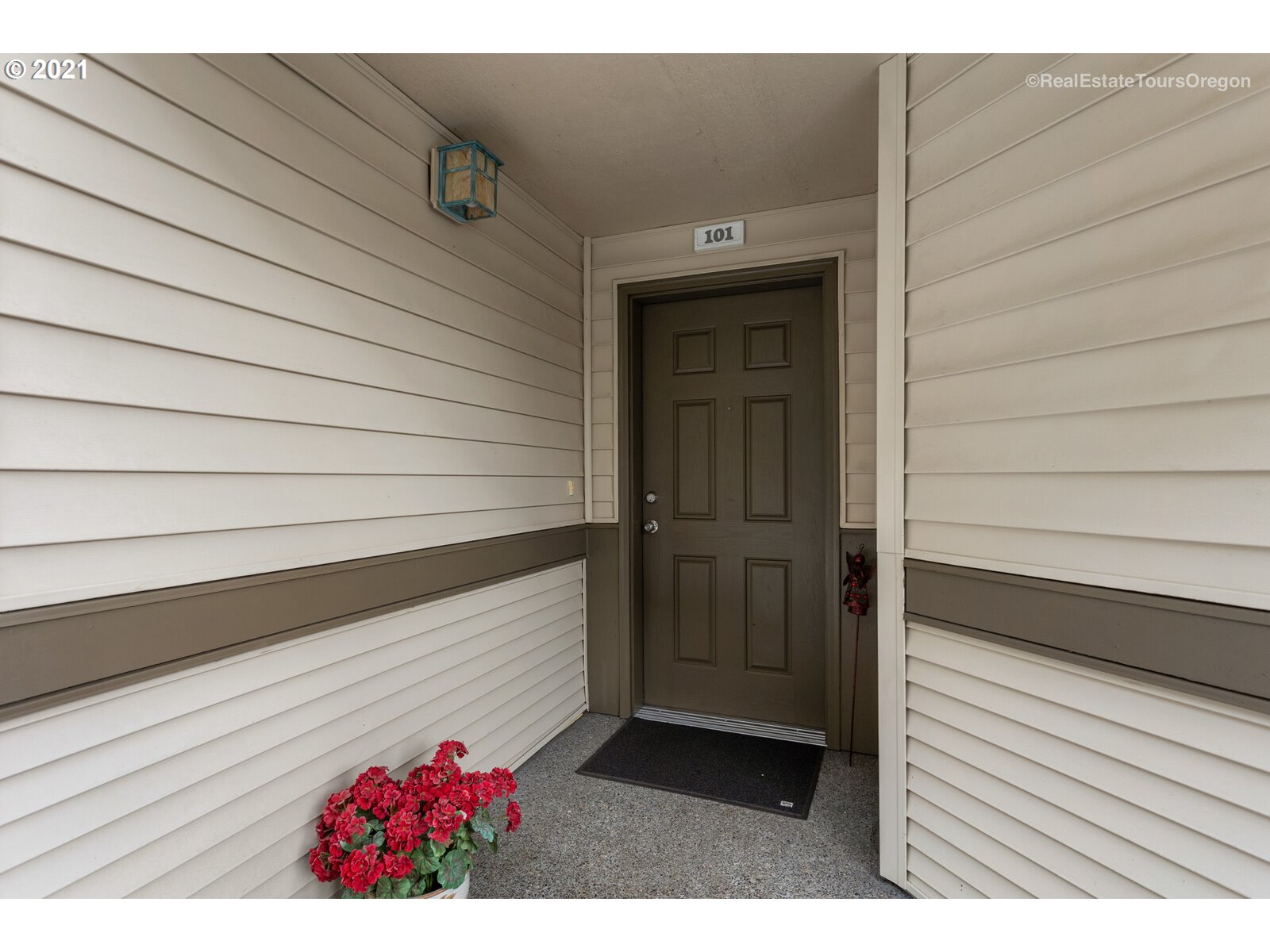 14705 Southwest Sandhill Loop, Unit 101 Beaverton, OR 97007 - Photo 3 of 32 Gallery Image 3