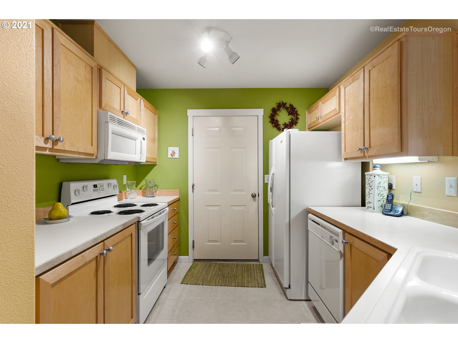 14705 Southwest Sandhill Loop, Unit 101 Beaverton, OR 97007 - Photo 8 of 32 Gallery Image 8