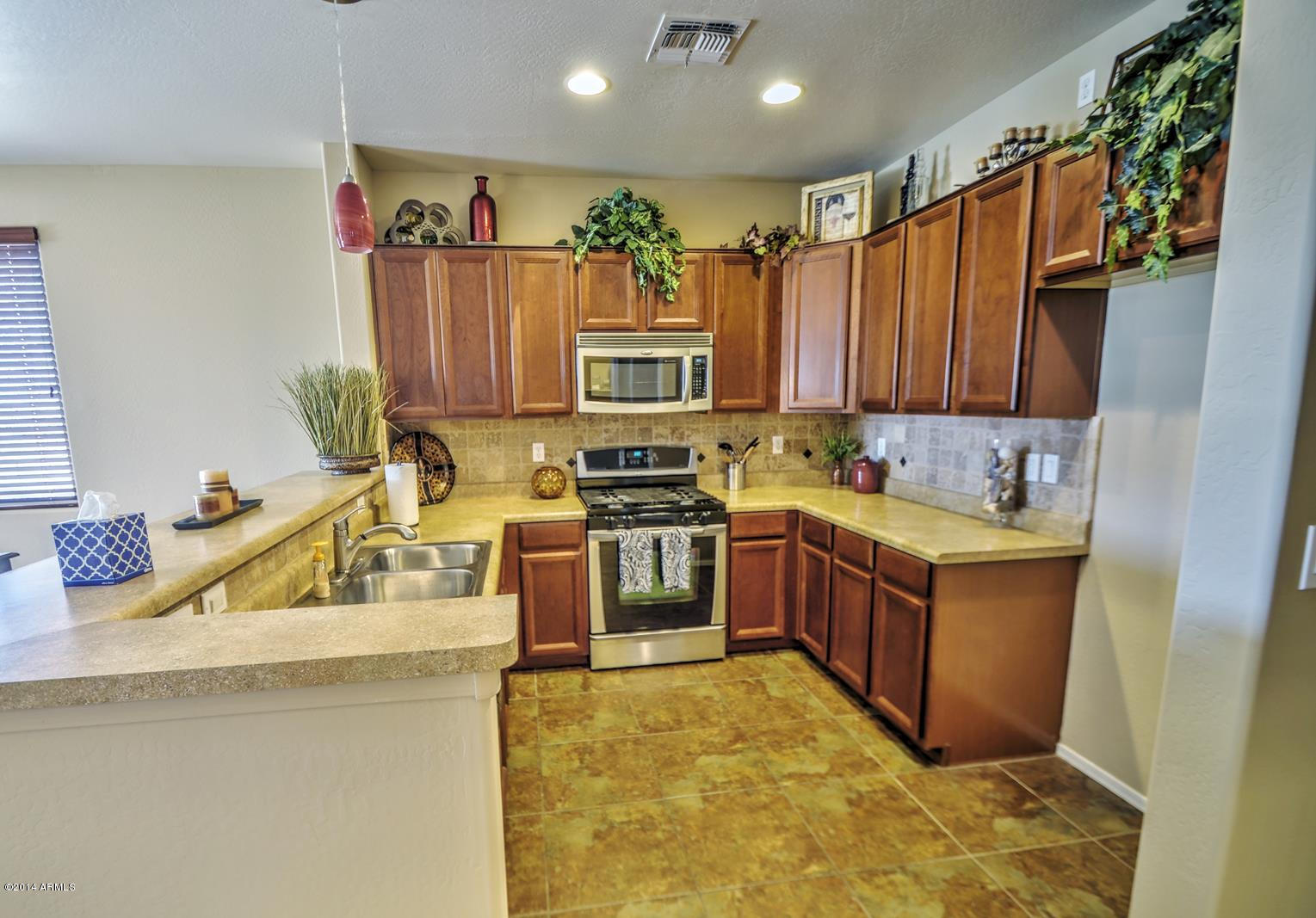 18464 North Lariat Road Maricopa, AZ 85138 - Photo 13 of 41 kitchen-1