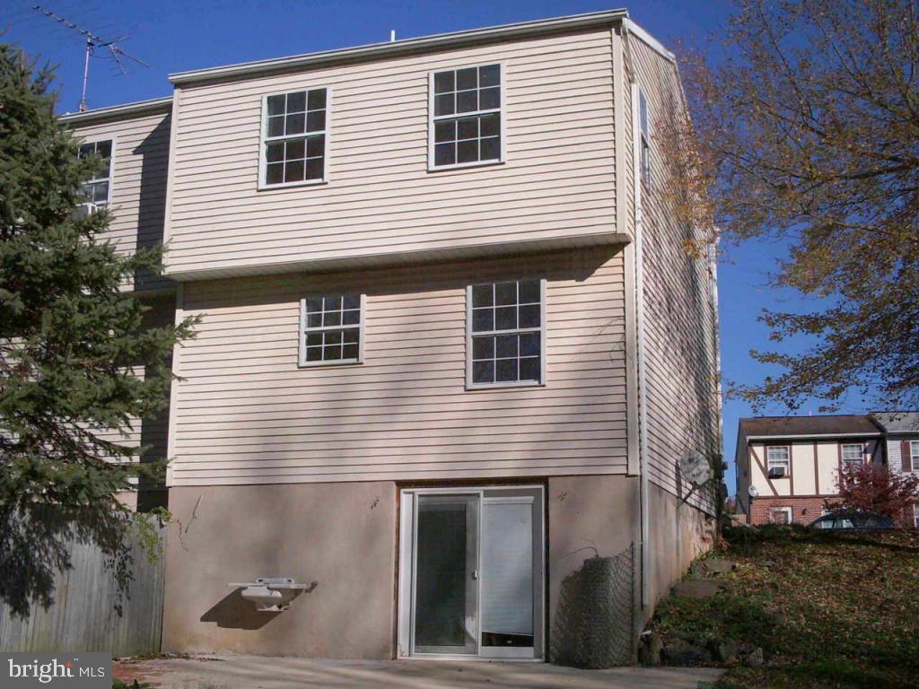 1116 Williamsburg Road Lancaster, PA 17603 - Photo 3 of 15 Gallery Image 3