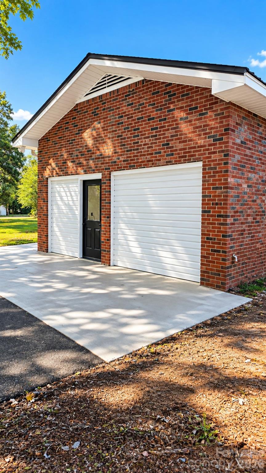 2410 Wallace Road Midland, NC 28107 - Photo 2 of 14 Gallery Image 2