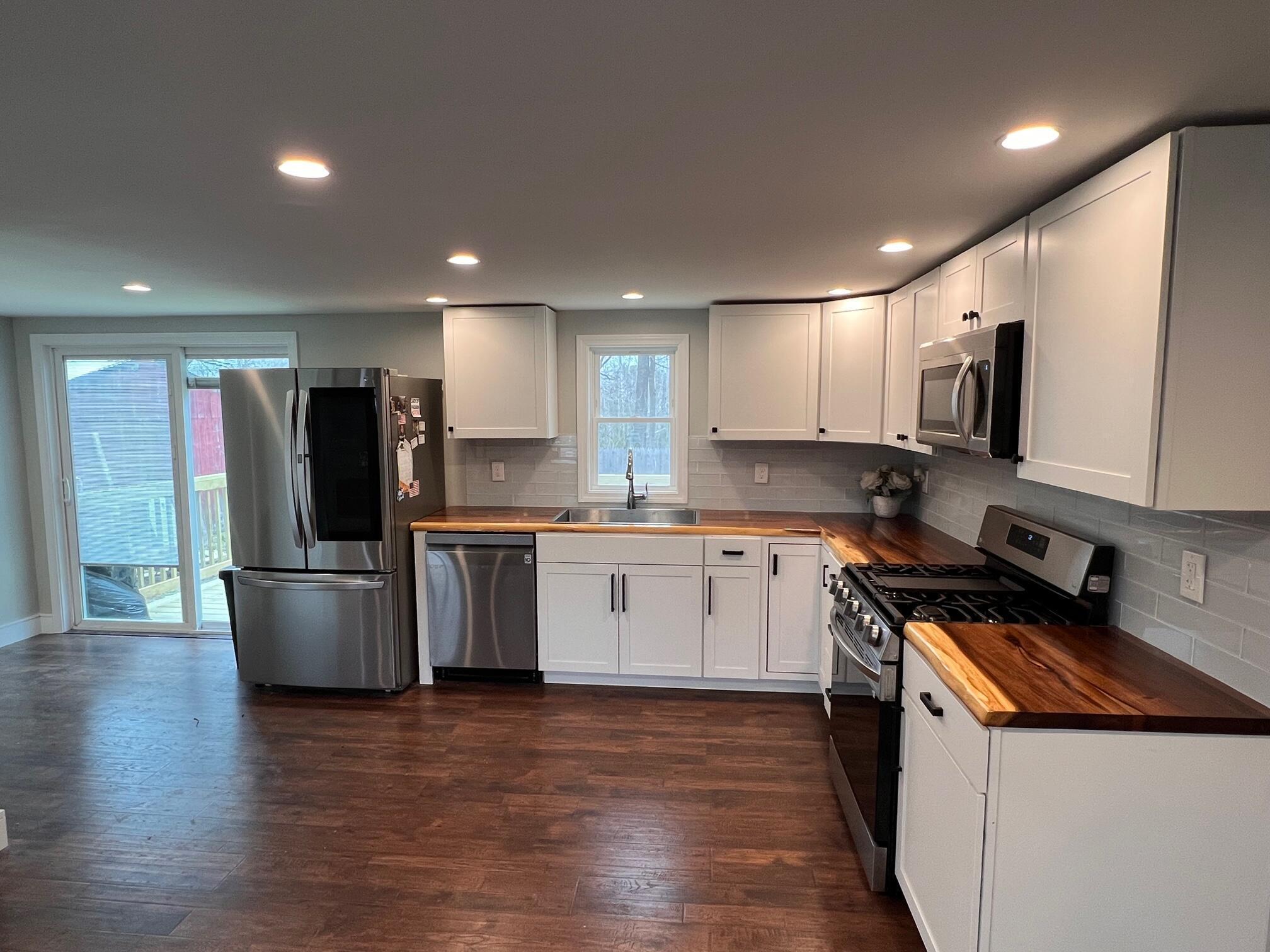 18 Coolidge Avenue Saco, ME 04072 - Photo 4 of 10 18 Coolidge Ave kitch