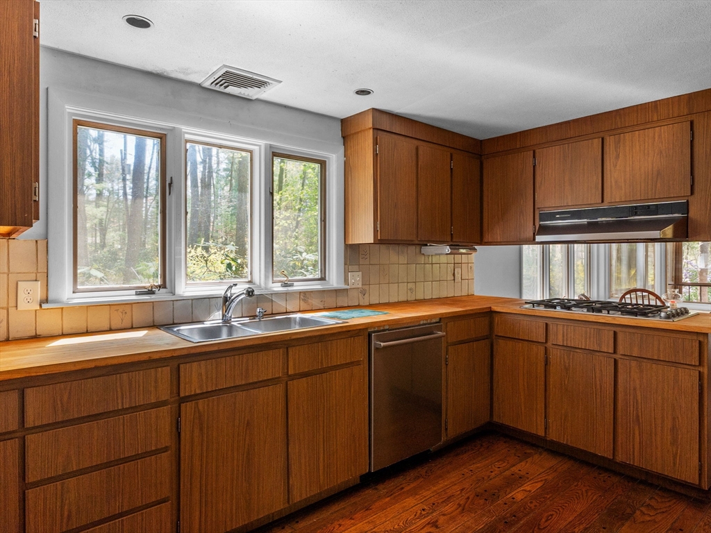 104 Tower Road Lincoln, MA 01773 - Photo 10 of 29