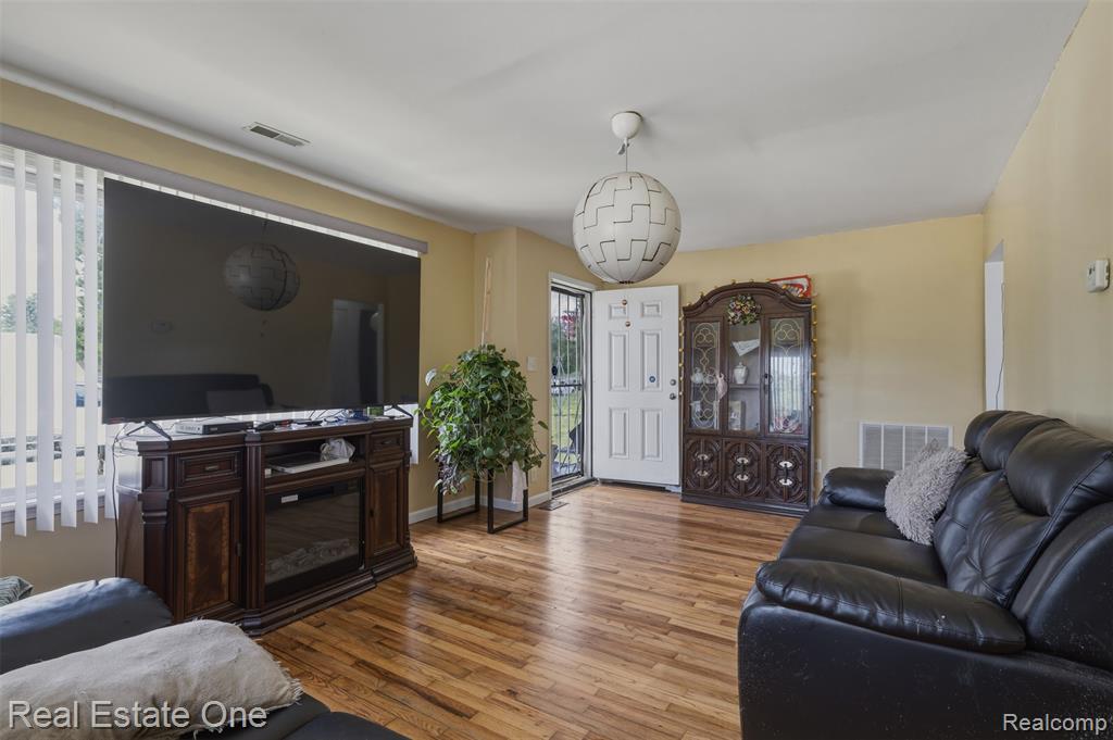28151 Cherry Street Inkster, MI 48141 - Photo 4 of 18