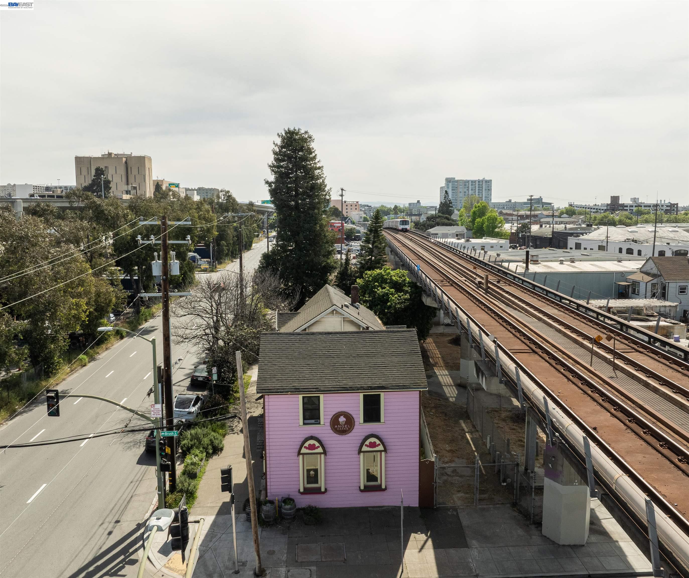 745 Fifth Street Oakland, CA 94607 - Photo 24 of 26 a picture of city view
