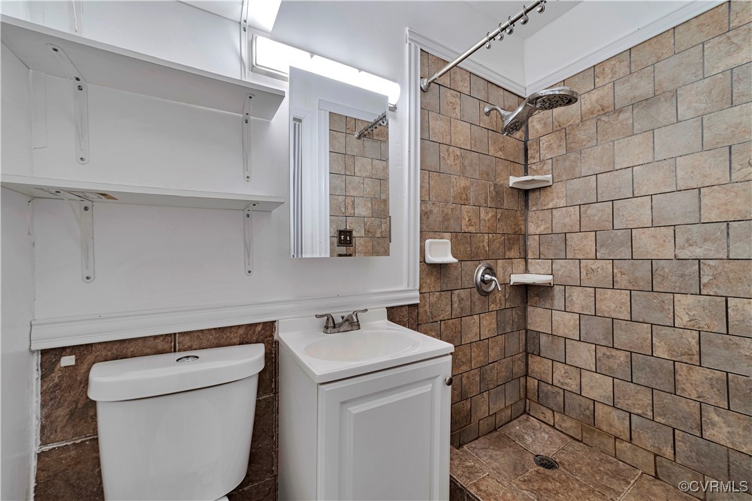 4305 Lakeview Road Petersburg, VA 23803 - Photo 21 of 45 Full bath with tiled shower and vanity