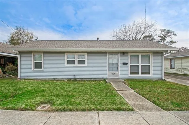 $1,700 | 34 Tulip Drive, Gretna, LA 70053