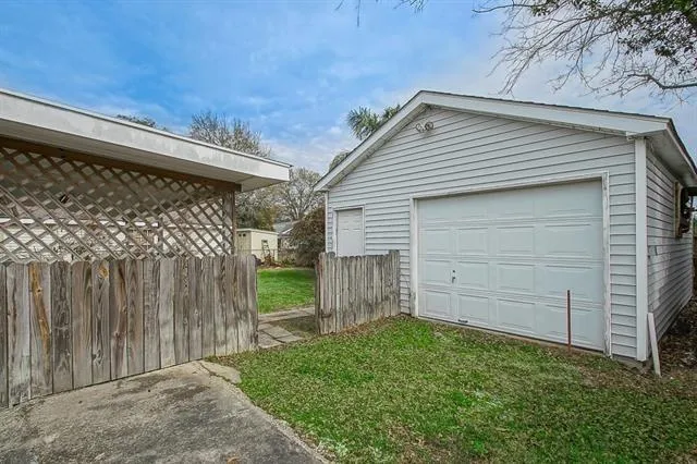 $1,700 | 34 Tulip Drive, Gretna, LA 70053