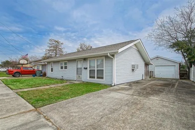 $1,700 | 34 Tulip Drive, Gretna, LA 70053