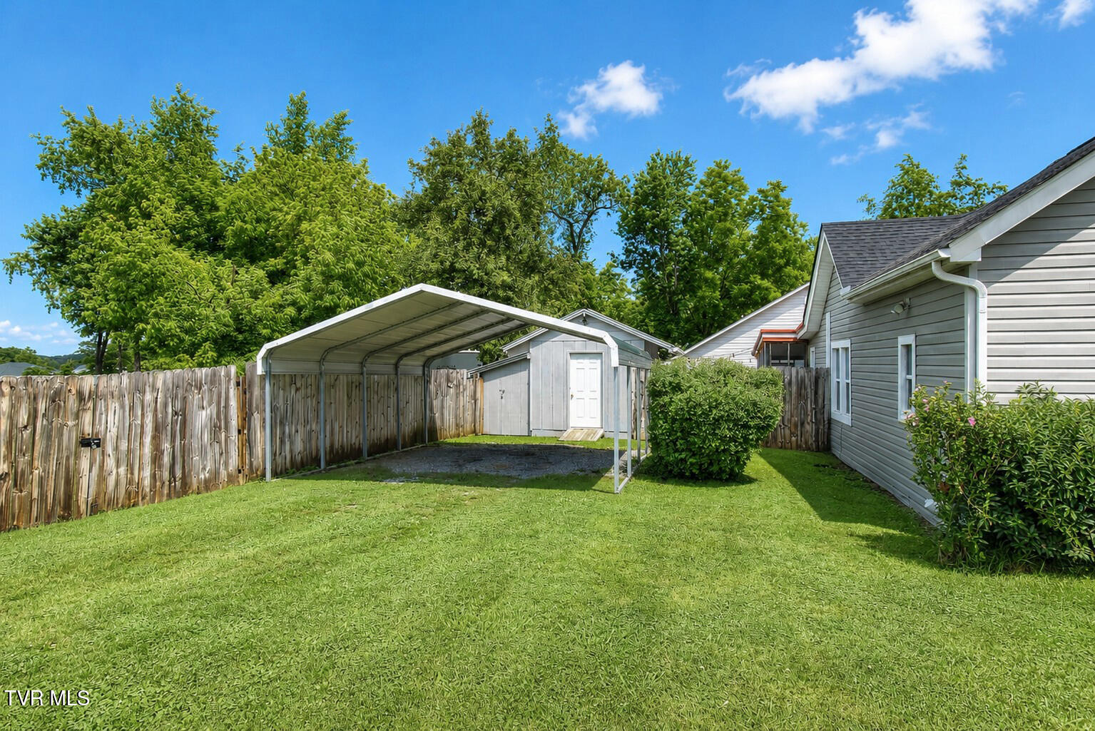 607 South 2nd Street Elizabethton, TN 37643 - Photo 43 of 46 Carport