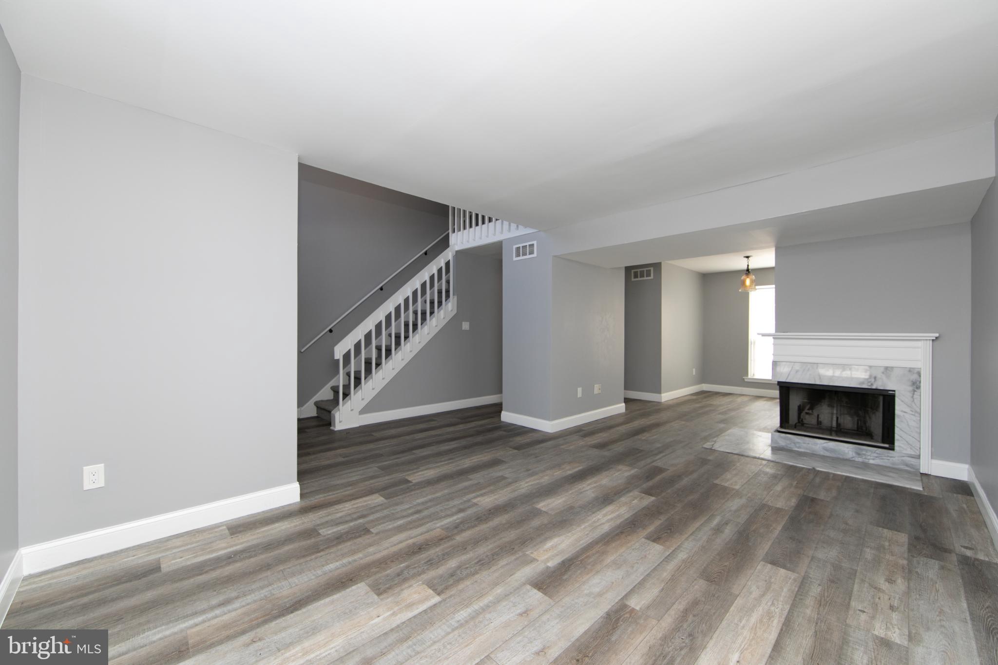 131 Crossing Way Lindenwold, NJ 08021 - Photo 4 of 34 Spacious, modern living area with elegance.