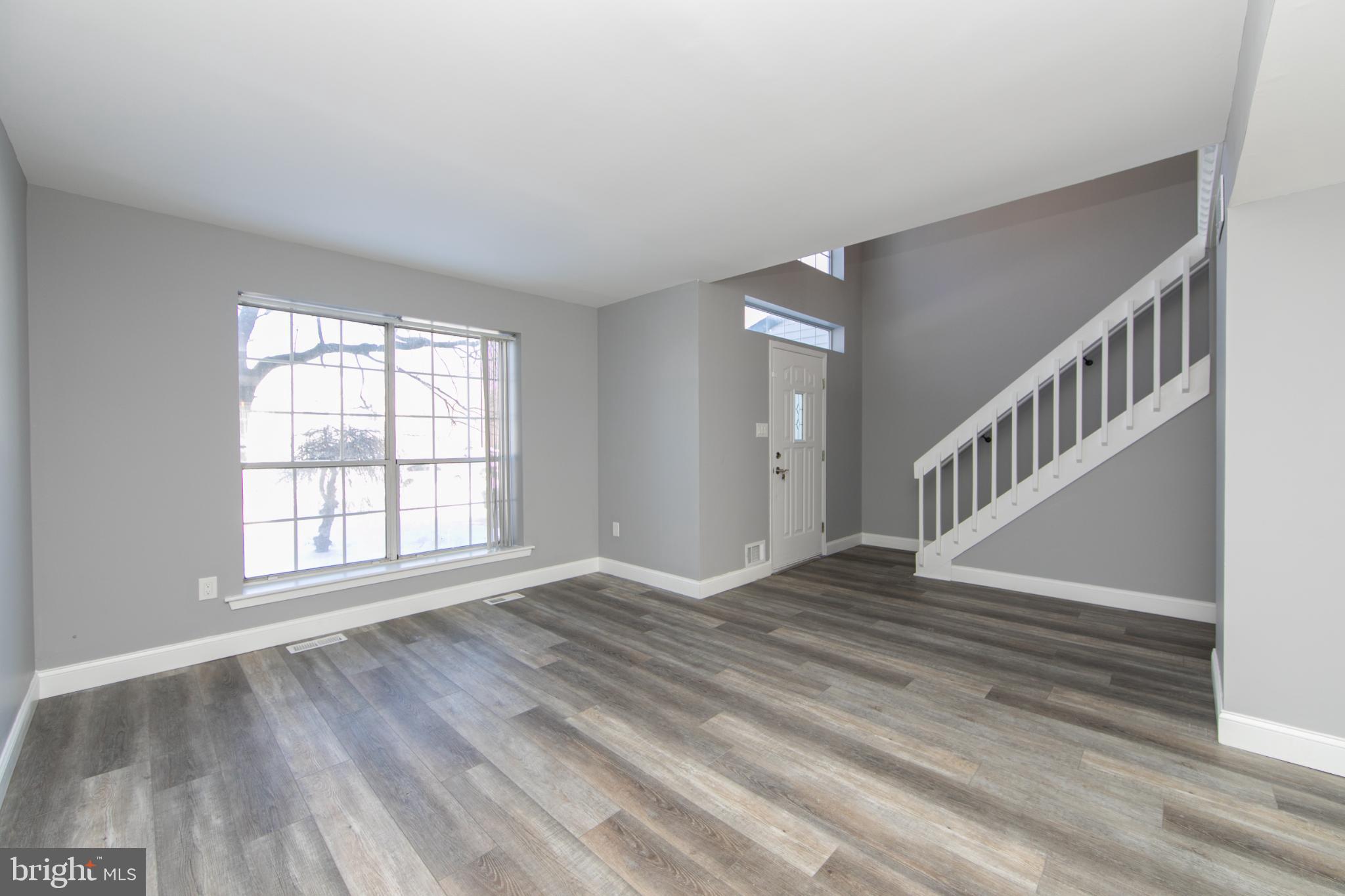 131 Crossing Way Lindenwold, NJ 08021 - Photo 5 of 34 Spacious, light-filled living area awaits you.