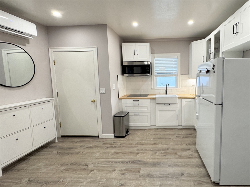 29 Abbott Street, Unit 4 Worcester, MA 01602 - Photo 2 of 9