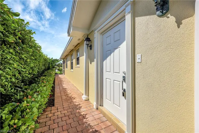 $469,900 | 4255 Redonda Lane, Naples, FL 34119