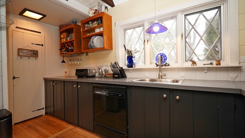 678 North Main Street Attleboro, MA 02703 - Photo 7 of 42