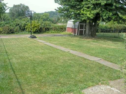 882 Rolling Rock Road Pittsburgh, PA 15234 - Photo 2 of 8 Yard/Garden.