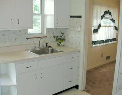 882 Rolling Rock Road Pittsburgh, PA 15234 - Photo 5 of 8 Kitchen.