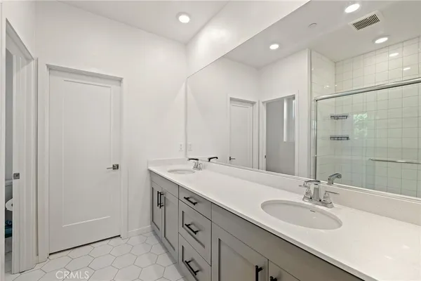 $1,098,000 | 719 South Grable Circle, Orange, CA 92868