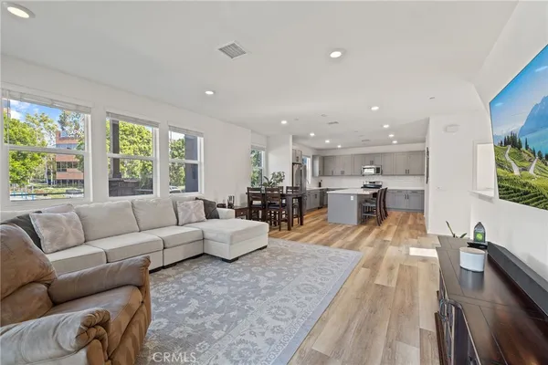 $1,098,000 | 719 South Grable Circle, Orange, CA 92868