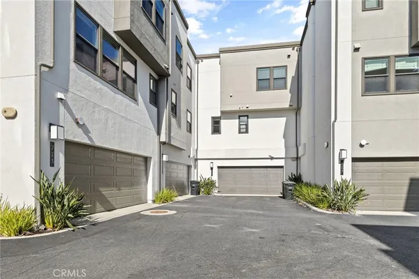 $1,098,000 | 719 South Grable Circle, Orange, CA 92868