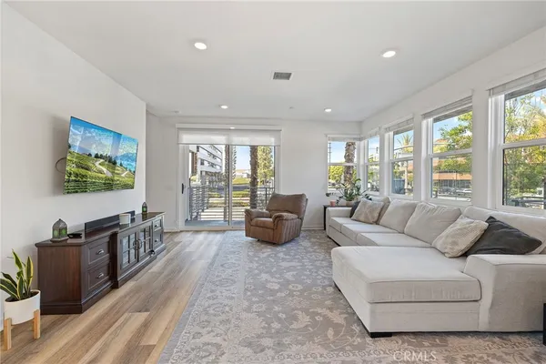 $1,098,000 | 719 South Grable Circle, Orange, CA 92868