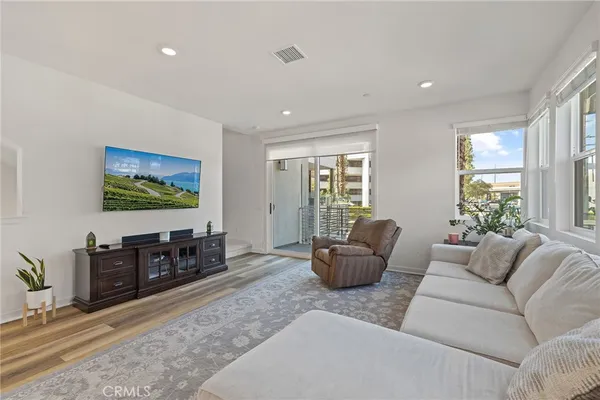 $1,098,000 | 719 South Grable Circle, Orange, CA 92868