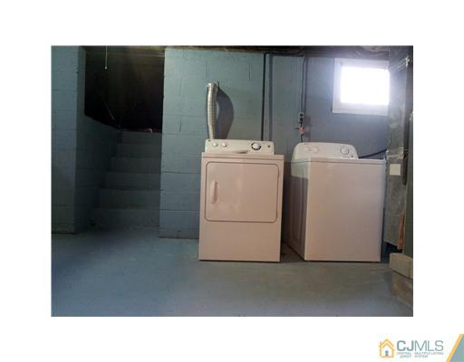 3 Monaghan Road Edison, NJ 08817 - Photo 11 of 16 a open living room with a washer and dryer