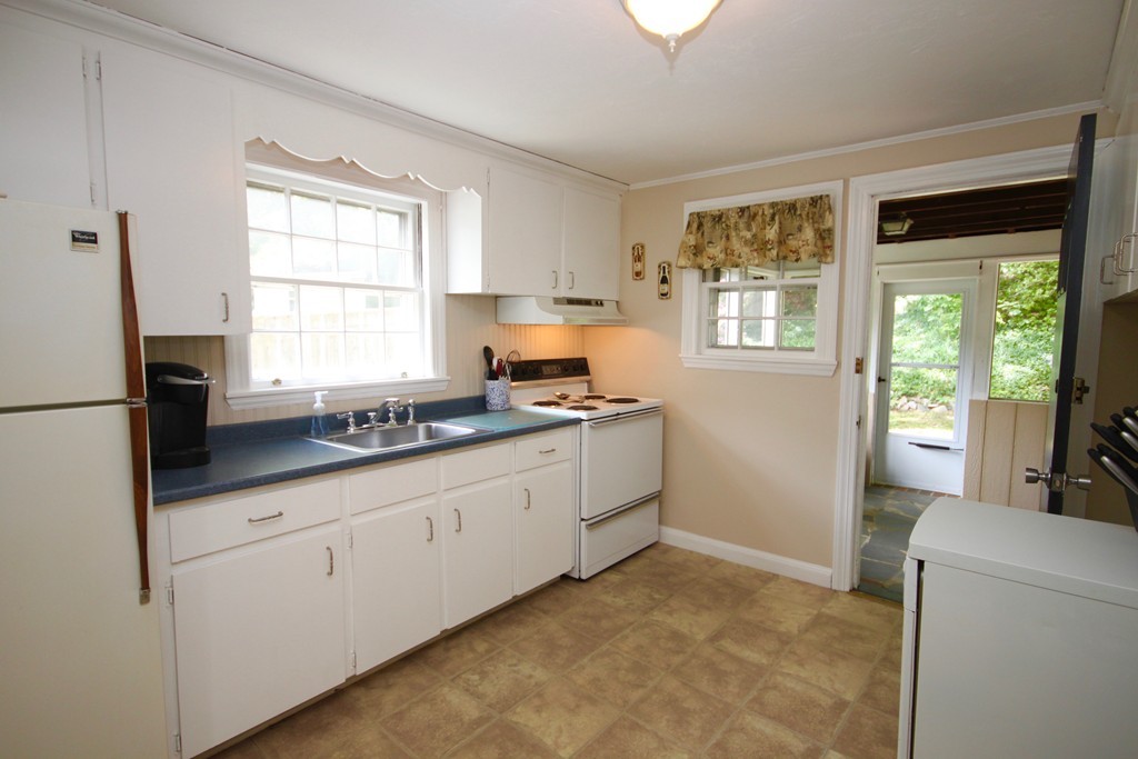 27 Chute Road Dedham, MA 02026 - Photo 8 of 25 Gallery Image 8