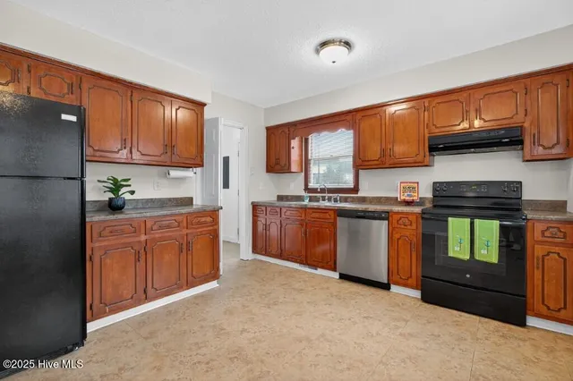 $277,500 | 110 Stonebridge Trail, Havelock, NC 28532