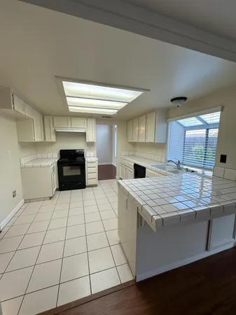 $2,300 | 273 West Cromwell Avenue, Clovis, CA 93611