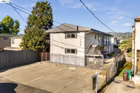 a house view with a outdoor space
