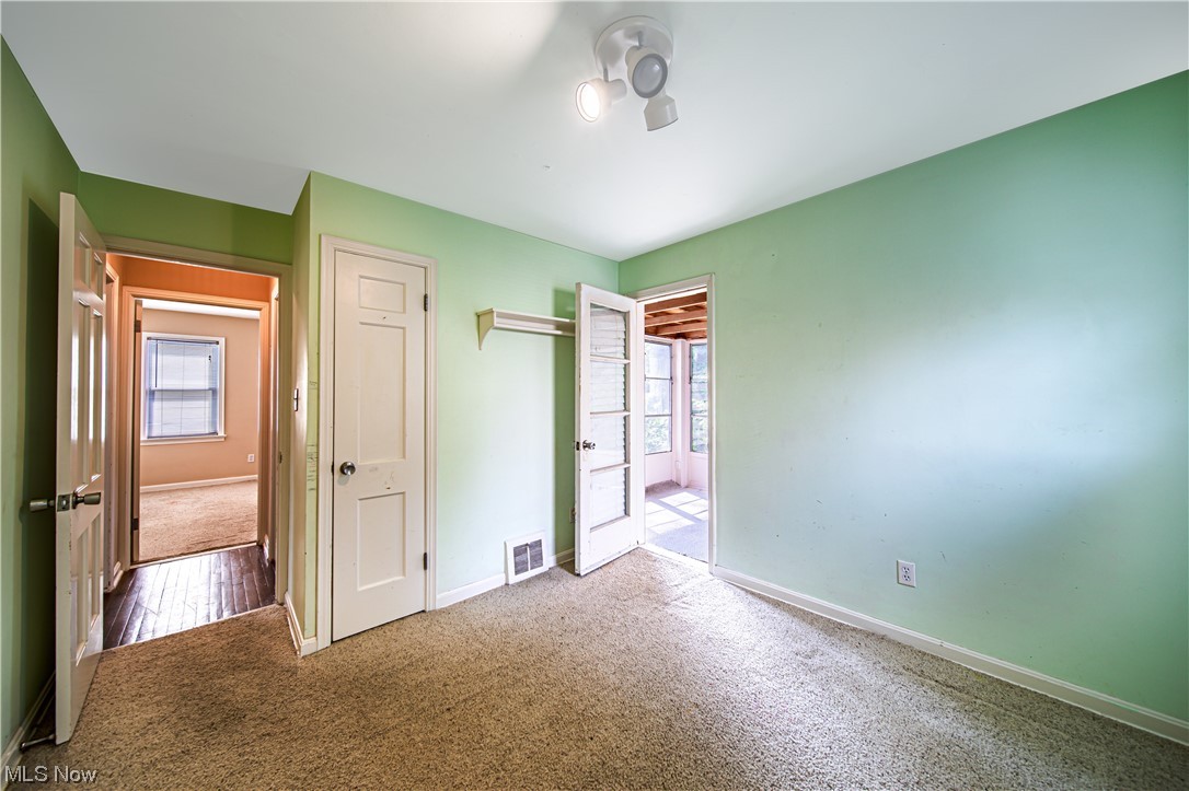 4810 Farnhurst Road Cleveland, OH 44124 - Photo 15 of 34