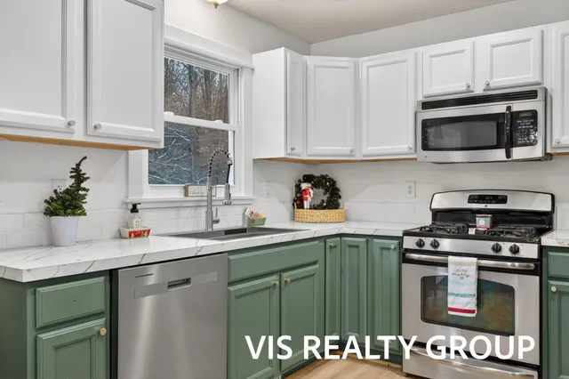 $349,900 | 19210 Glendale Circle, Spring Lake, MI 49456