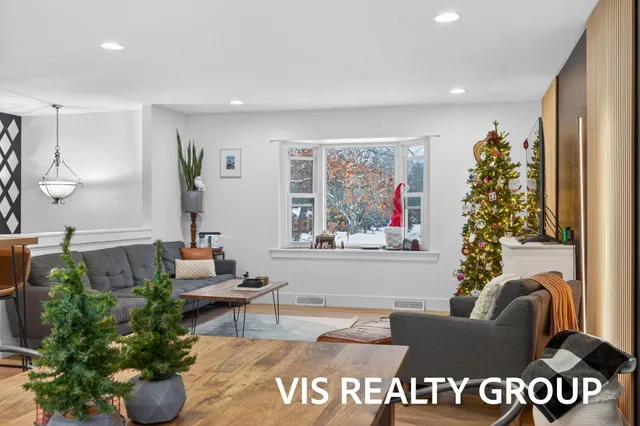 $339,900 | 19210 Glendale Circle, Spring Lake, MI 49456