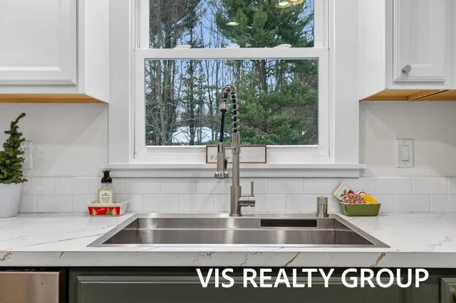 $339,900 | 19210 Glendale Circle, Spring Lake, MI 49456