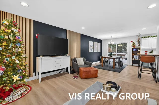 $349,900 | 19210 Glendale Circle, Spring Lake, MI 49456