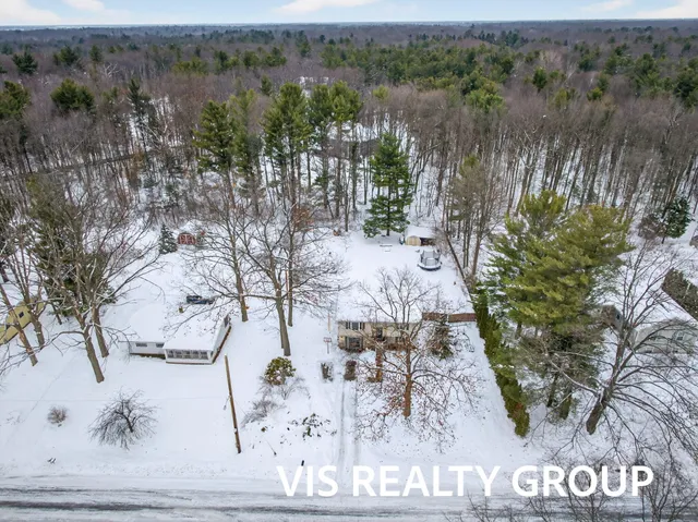 $349,900 | 19210 Glendale Circle, Spring Lake, MI 49456