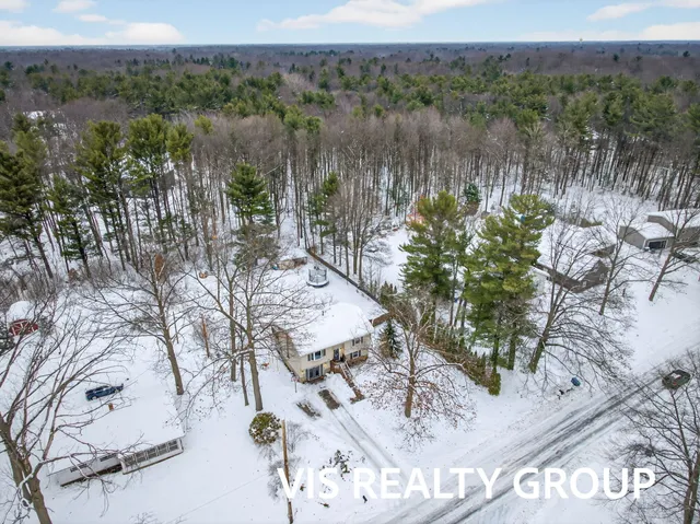 $349,900 | 19210 Glendale Circle, Spring Lake, MI 49456