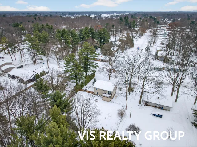 $349,900 | 19210 Glendale Circle, Spring Lake, MI 49456