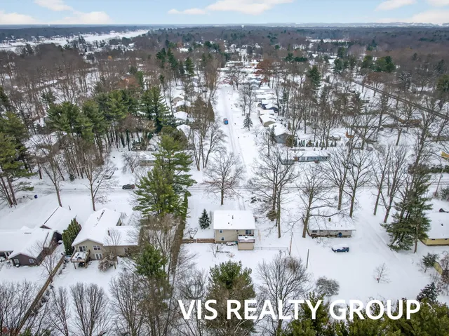 $339,900 | 19210 Glendale Circle, Spring Lake, MI 49456