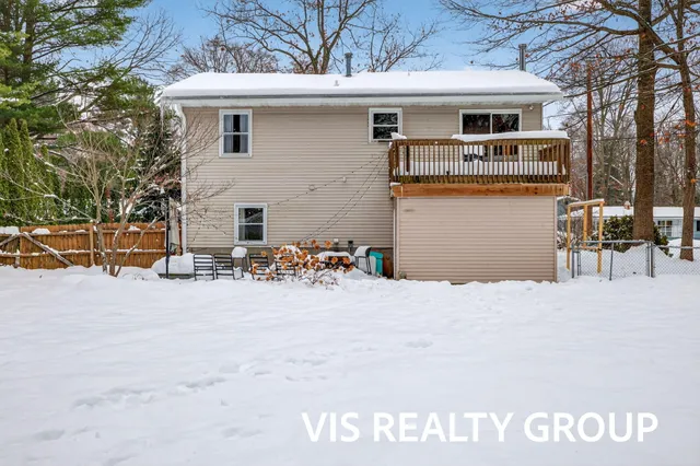 $339,900 | 19210 Glendale Circle, Spring Lake, MI 49456